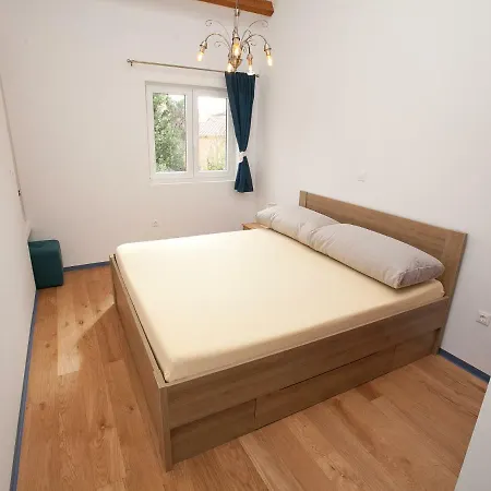 Apartment Wolverine *